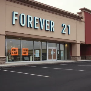 Closed Forever 21 store with bankruptcy signage